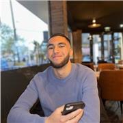 Étudiant en droit qui souhaite enseigner aux enfants les connaissances que j’ai acquises au cours de ma scolarité